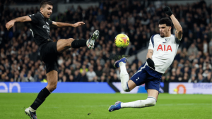 Tekanan tuan rumah terus berlanjut hingga akhirnya Solanke kembali mencetak gol pada menit ke-70, menyamakan kedudukan menjadi 2-2.